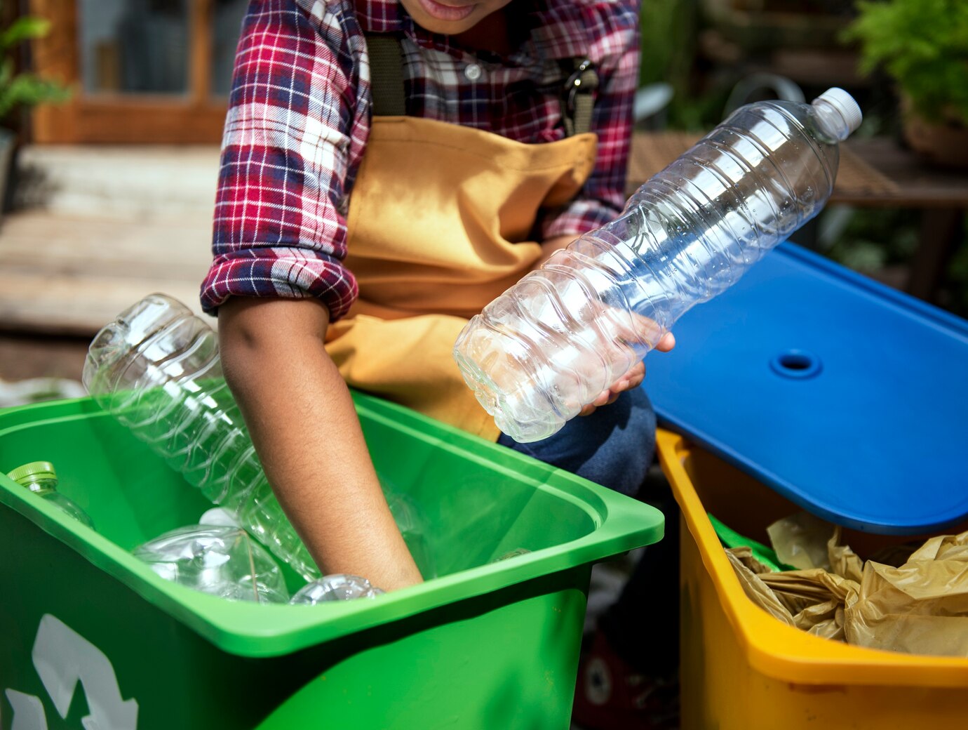 Como reduzir a pegada ambiental na produção de plásticos