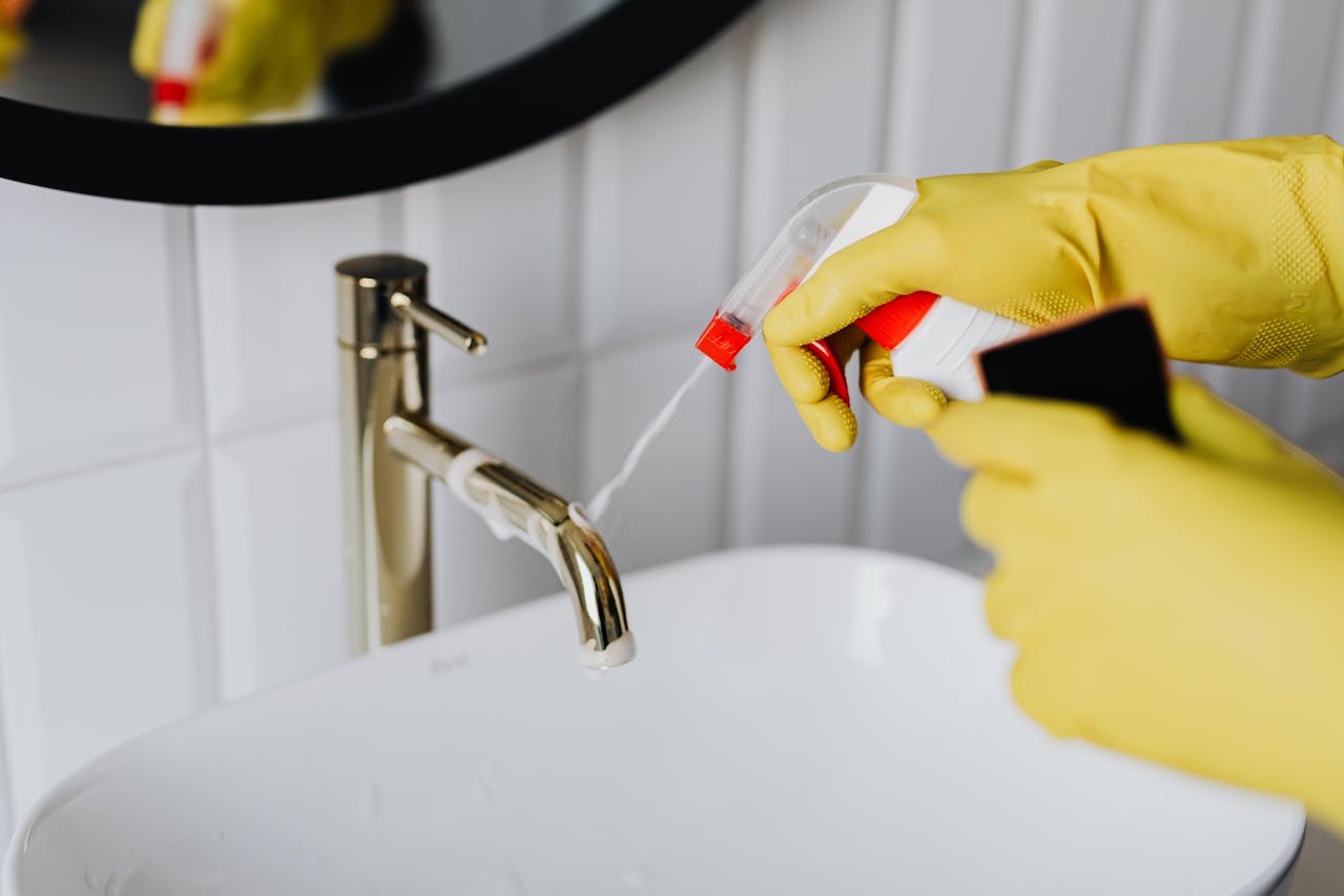 Diferença entre limpeza pesada e manutenção preventiva da casa